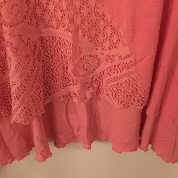 Peach top. Short sleeves. Layered look. - Picture 4 of 5